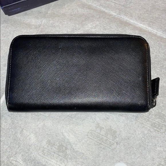 Prada wallet slightly used - Picture 2 of 3